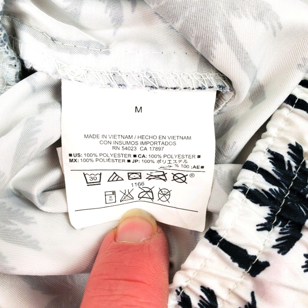 Old Navy Palm Tree Print Shorts - Picture 3 of 4